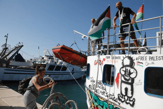 أسطول الحرية يرسل سفينة جديدة لكسر الحصار على غزة