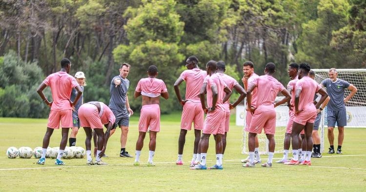 قدوم المنتخب المحلي الموريتاني إلى الجزائر