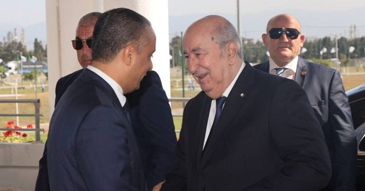 بِالفيديو: صادي وعليق ورابحي يُكرّمون رئيس الجمهورية تبون