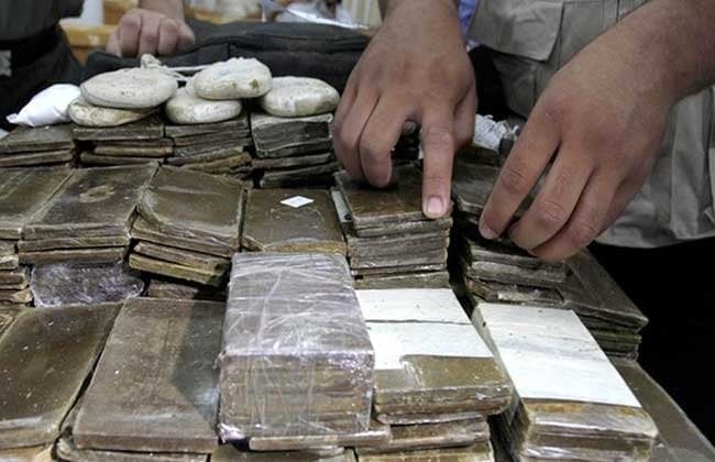 6 قضايا.. حملات متتالية ضد تجار المخدرات والسلاح في أسوان ودمياط