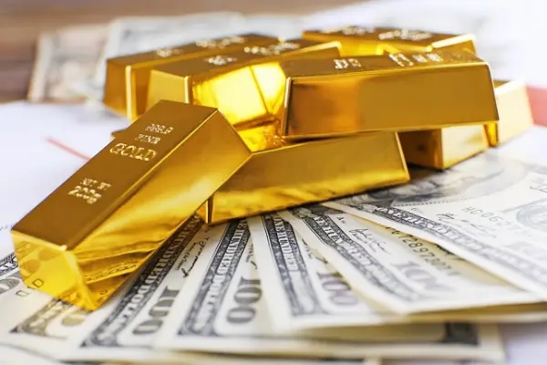 سعر الذهب والدولار اليوم في مصر.. استقرار الأصفر وتراجع الأخضر