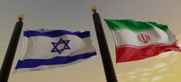 فاينانشيال تايمز: الحرب بين إسرائيل وإيران تُفجر انقسامًا بين أنصار ترامب