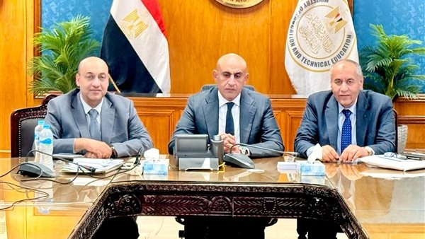 وزير التعليم يشدد على تنظيم توزيع كتيبات المفاهيم وتأمين لجان الامتحانات