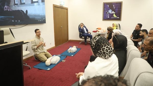 "الصحة": تدريب العاملين المدنيين بوزارة الداخلية على استخدام أجهزة إزالة الرجفان القلبي