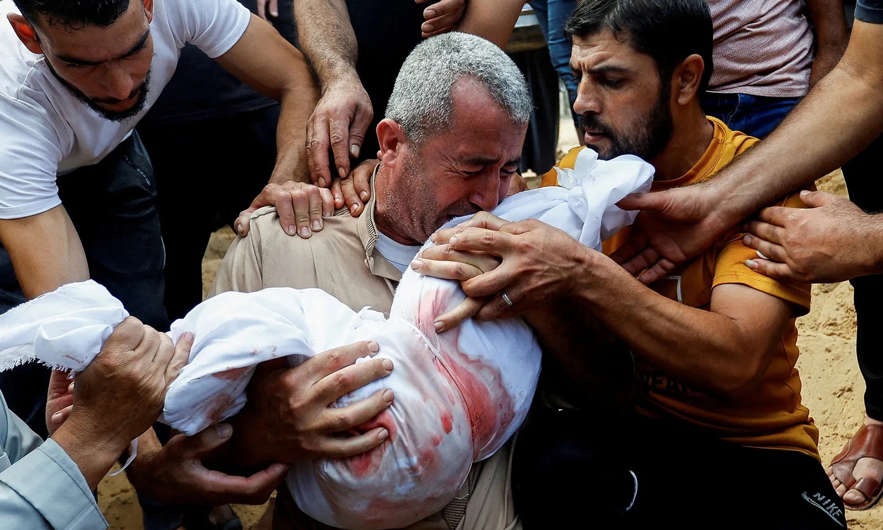 78 شهيداً وأكثر من 26 مجزرة بحق النازحين والمجوعين في غزة