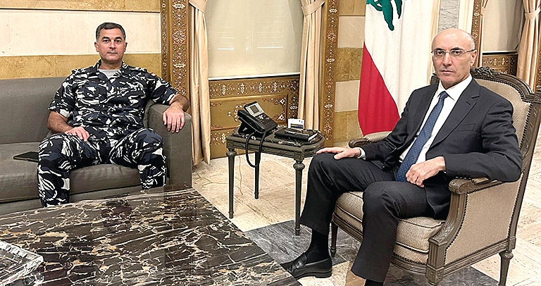 وزير الداخلية بحث مع عبد الله في دور قوى الأمن الحيوي