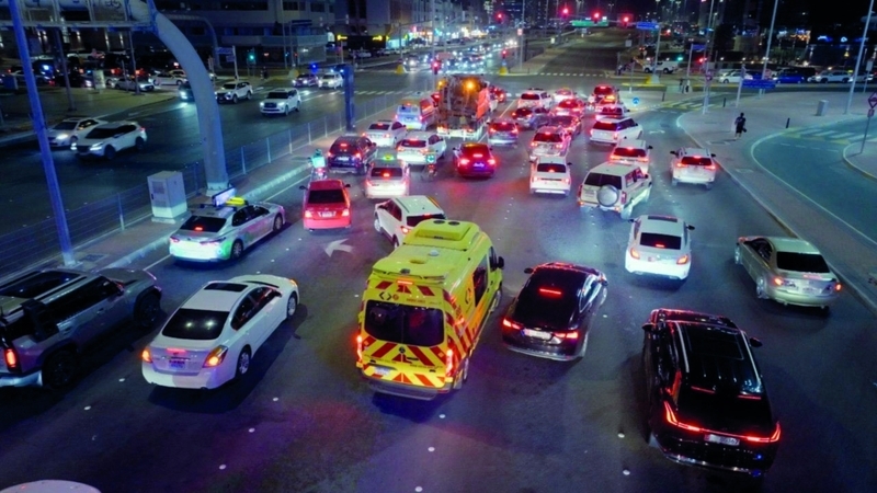 6 إرشادات لإخلاء الطريق داخل الدوارات وفي الازدحام