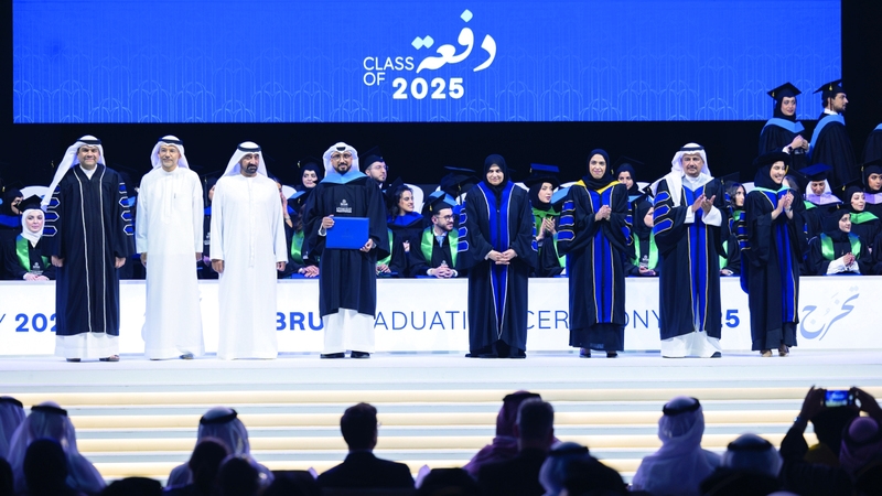أحمد بن سعيد يشهد حفل تخريج طلبة جامعة محمد بن راشد للطب والعلوم الصحية
