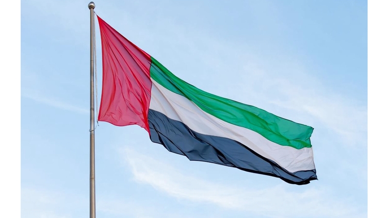 الإمارات تنقذ طاقم سفينة بريطانية تعرّضت للاستهداف في البحر الأحمر