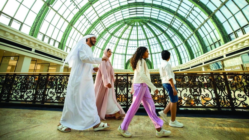 طوال «مفاجآت صيف دبي».. مواكب الفرح تزين مراكز التسوق