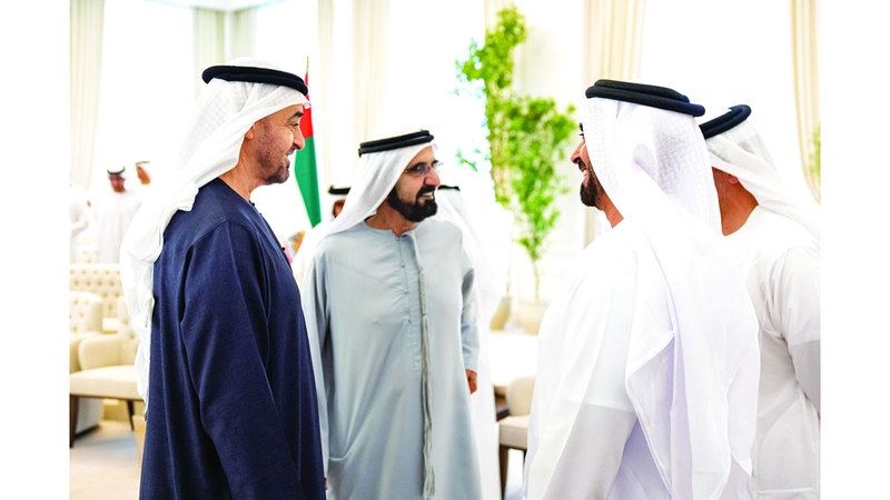 رئيس الدولة ومحمد بن راشد يبحثان تعزيز المسيرة التنموية الطموحة