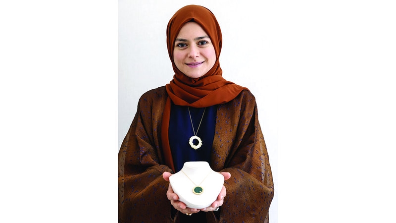 المهندسة سارة تحوّل «بصمات الصوت» إلى مجوهرات تلامس القلوب