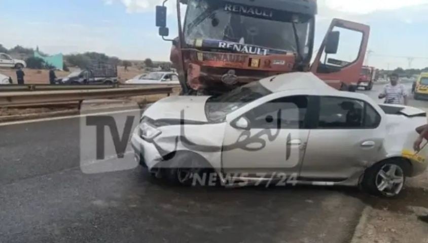 برج بوعريريج.. 3 جرحى في اصطدام بين سيارة وشاحنة