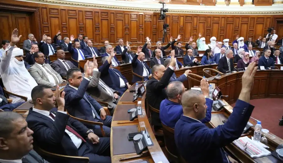 التصويت بالأغلبية على القانونين المتعلقين بالتأمينات الاجتماعية والتقاعد