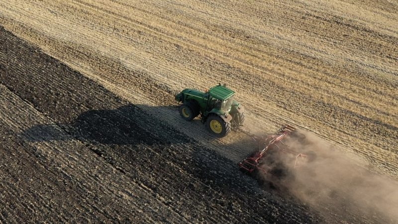 EU lifts duties on more Ukrainian farm goods, keeps member state safeguards
