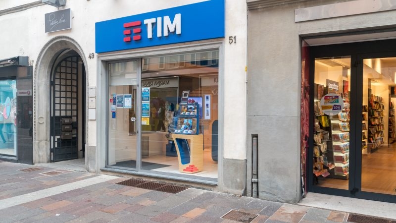 Commission probes US fund KKR over Telecom Italia deal