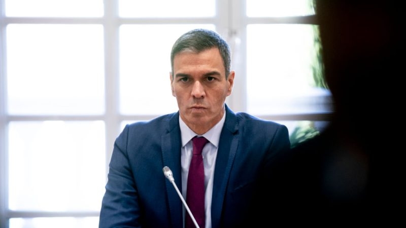 Sánchez rules out resignation as he launches anti-corruption plan