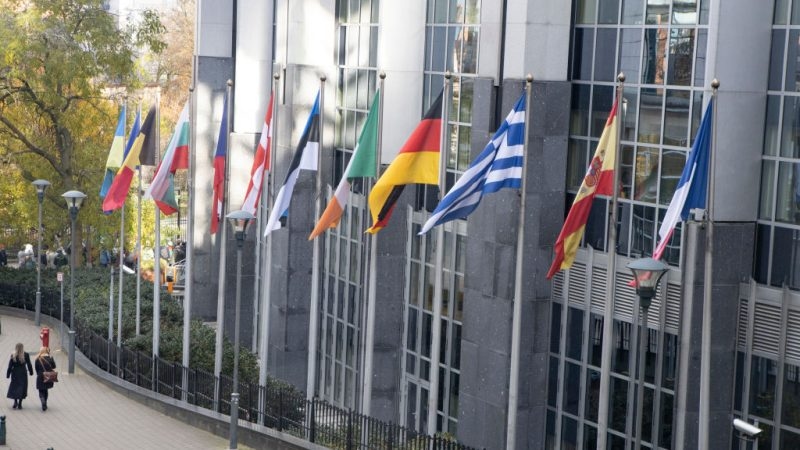 Brussels in tug-of-war over banning social media for kids