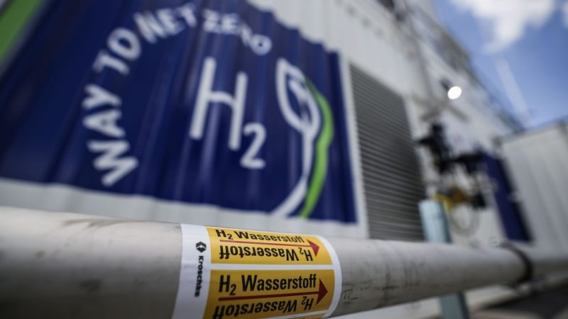 EU Commission gives gas industry edge in new low-carbon hydrogen rules