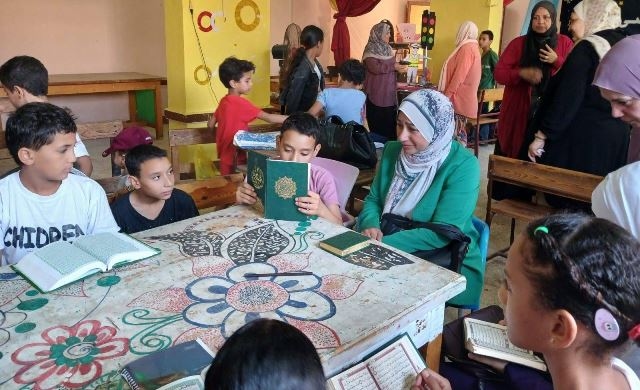 زيارة مفاجئة تكشف انتظام الأنشطة الصيفية بمدرسة الشروق.. صور