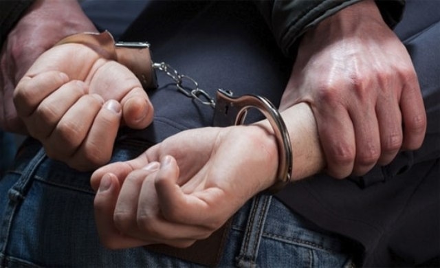 القبض على المتهمين باحتجاز شخصين داخل شقة بـ بولاق الدكرور