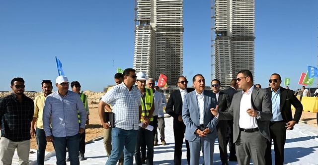 رئيس الوزراء يتفقد مشروعات "أبراج الداون تاون بالعلمين الجديدة