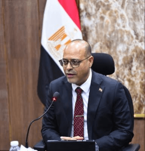وزارة العمل توفر فرص لأطباء بدولة خليجية براتب شهري 350 ألف جنيه
