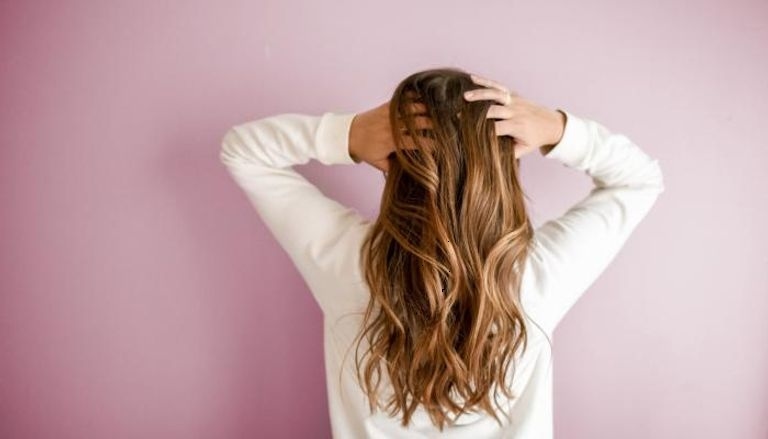 دور الفيتامينات في تعزيز صحة الشعر