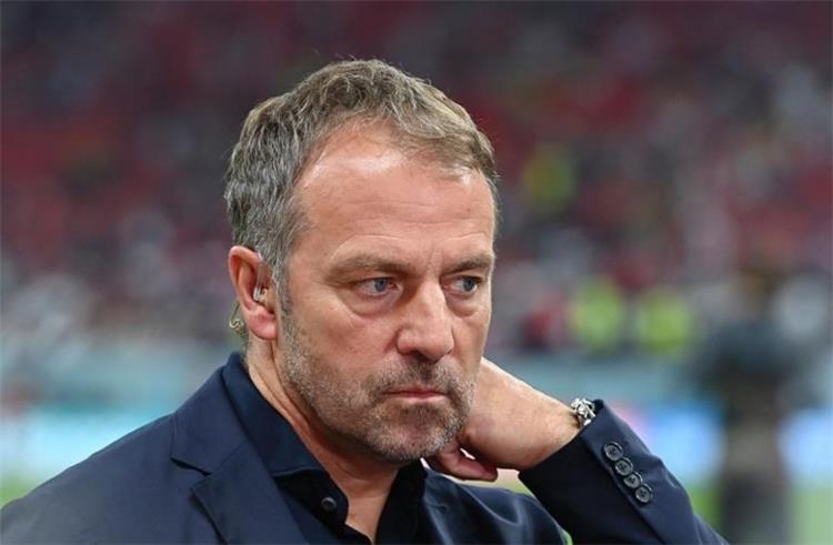 فليك يتوج بجائزة أفضل مدرب في الدورى الإسبانى