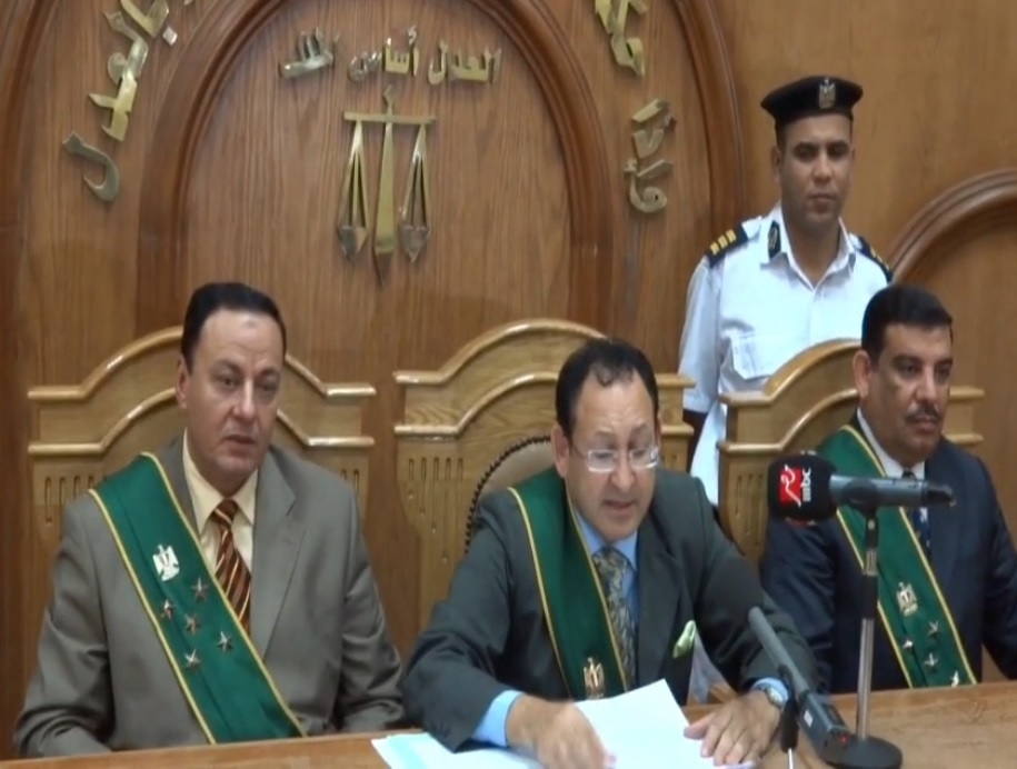 فيديو لأول مرة ينشر: قبل ثورة 30 يونيه بأيام.. حكم قضائي يُدين مرسي وإهانته للقضاء ويتنبأ بسقوط شرعية الإخوان