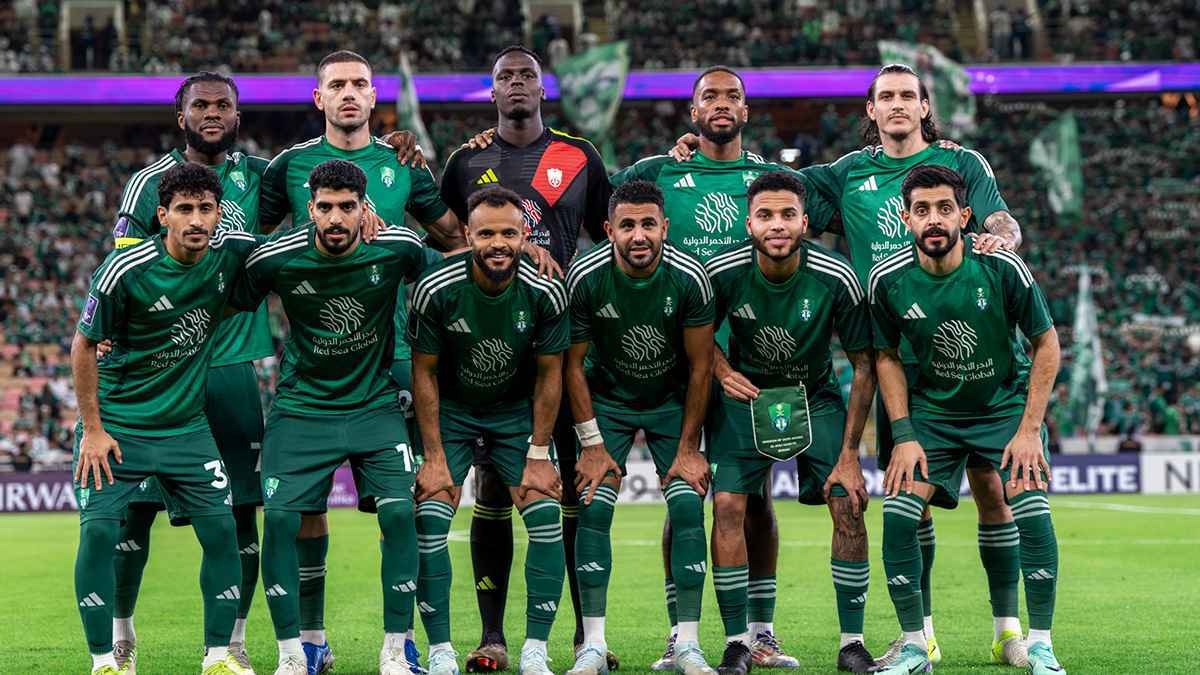الأهلي السعودي يستهدف التعاقد من نجم وست هام لخلافة فيجا
