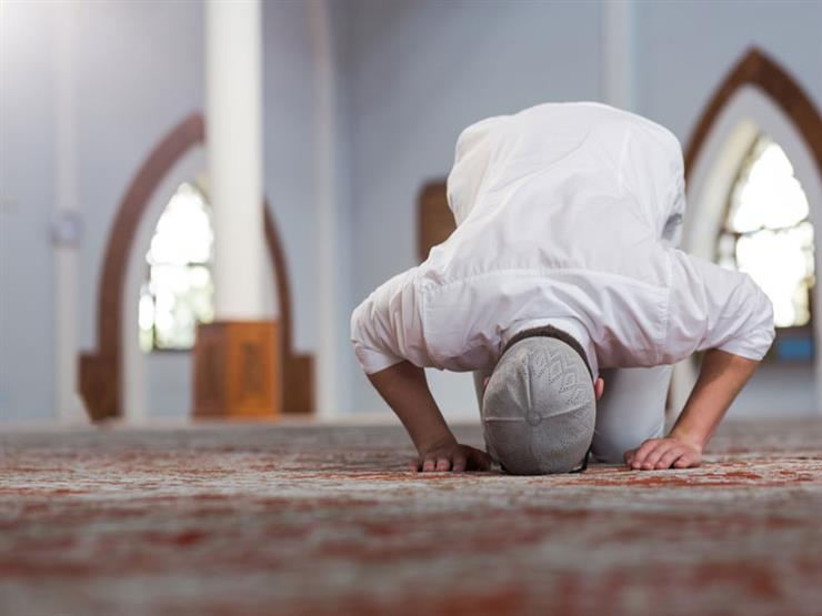كيف يتصرف المسلم مع الأخبثين عند الصلاة؟