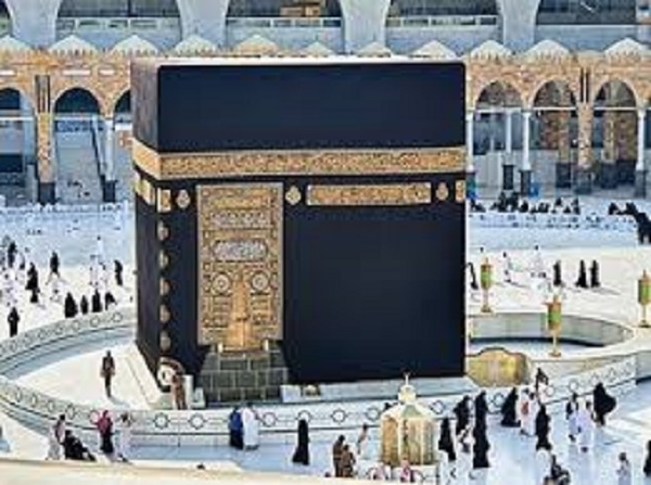 كسوة الكعبة.. بين التبرك المشروع والتعدي المحرم