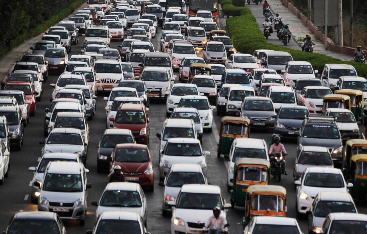 Delhi Bans Fuel For Older Vehicles In Pollution Crackdown
