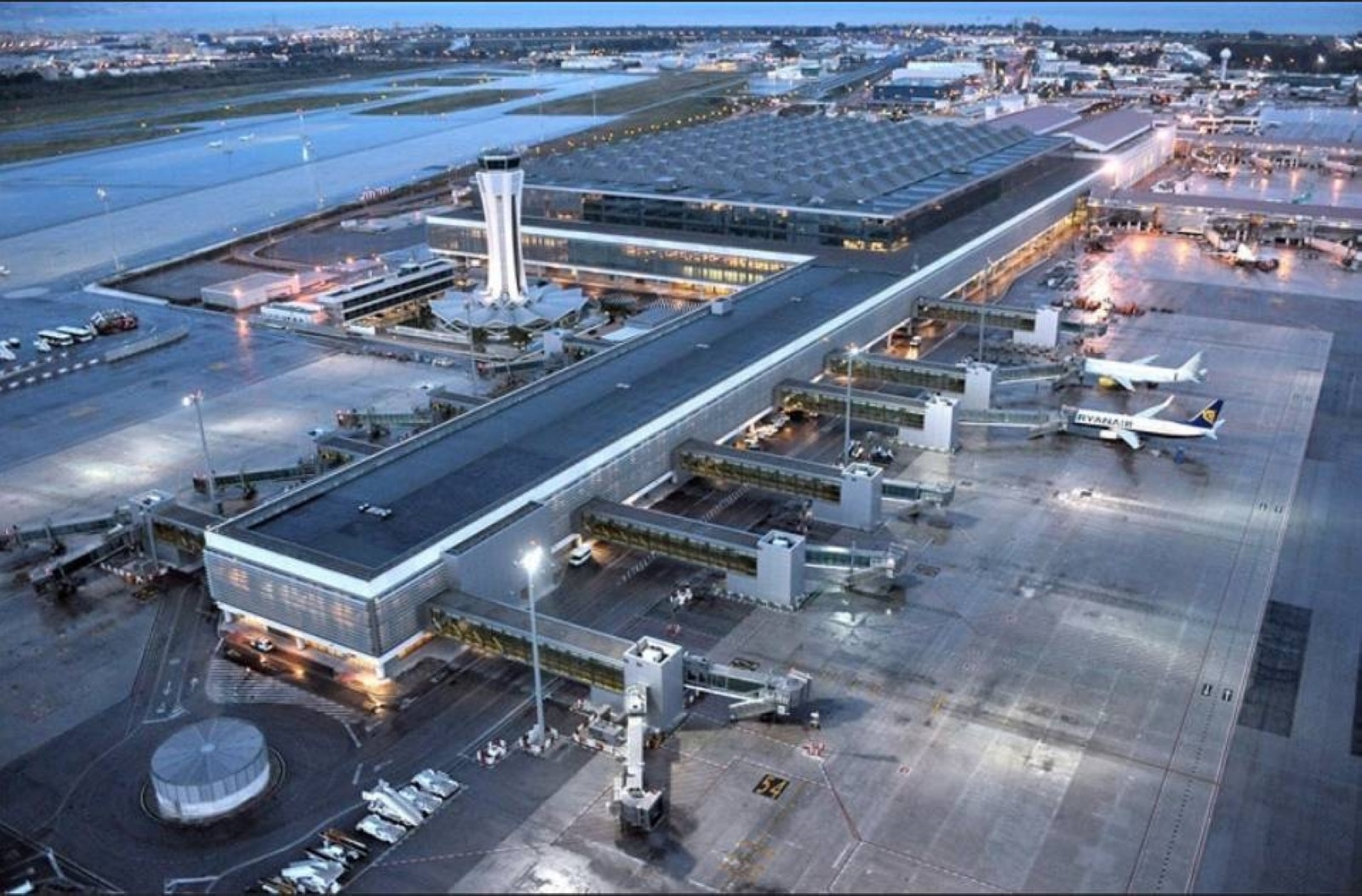 Ryanair passengers stranded in Spain after air traffic controllers go home