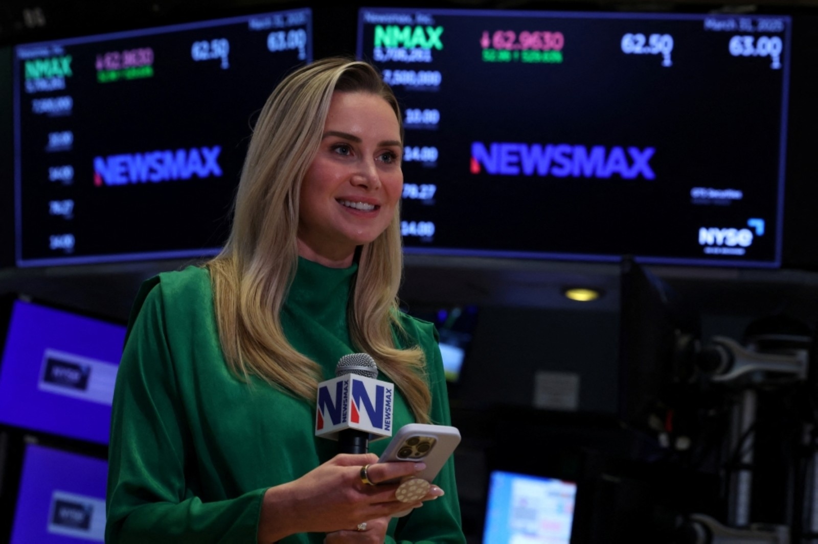 Global stock markets advance ahead of Trump tariff deadline