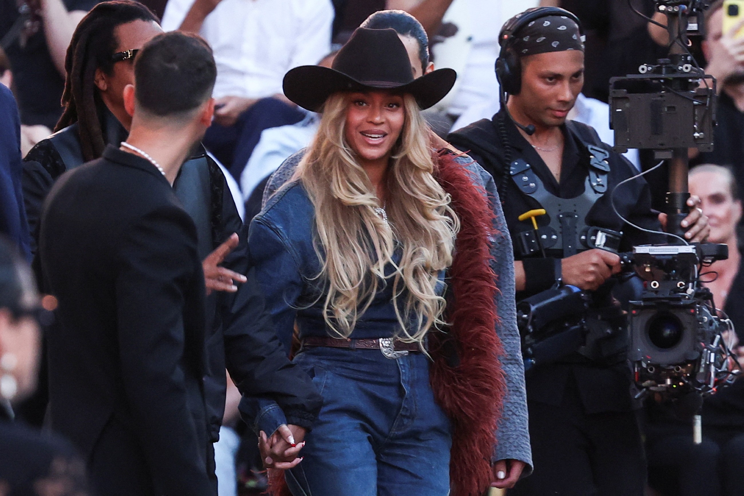 Fans criticize Beyoncé for shirt calling Native Americans 'the enemies of peace'