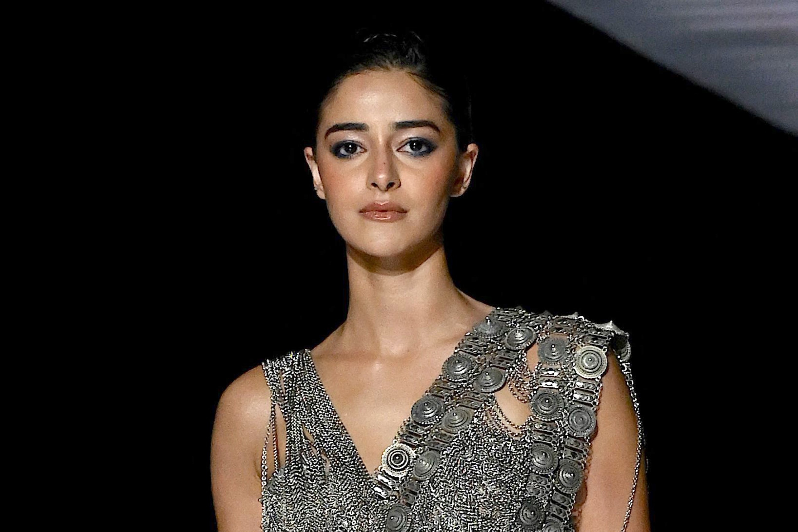 Ananya Panday says ‘Wah Taj' as she poses in front of the Taj Mahal
