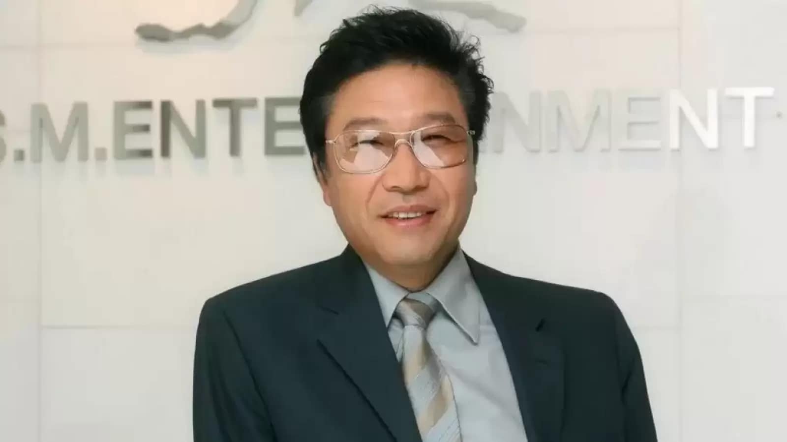 Lee Soo Man slammed for using SHINee Jonghyun's funeral footage in documentary: ‘Really hope his family sues them'