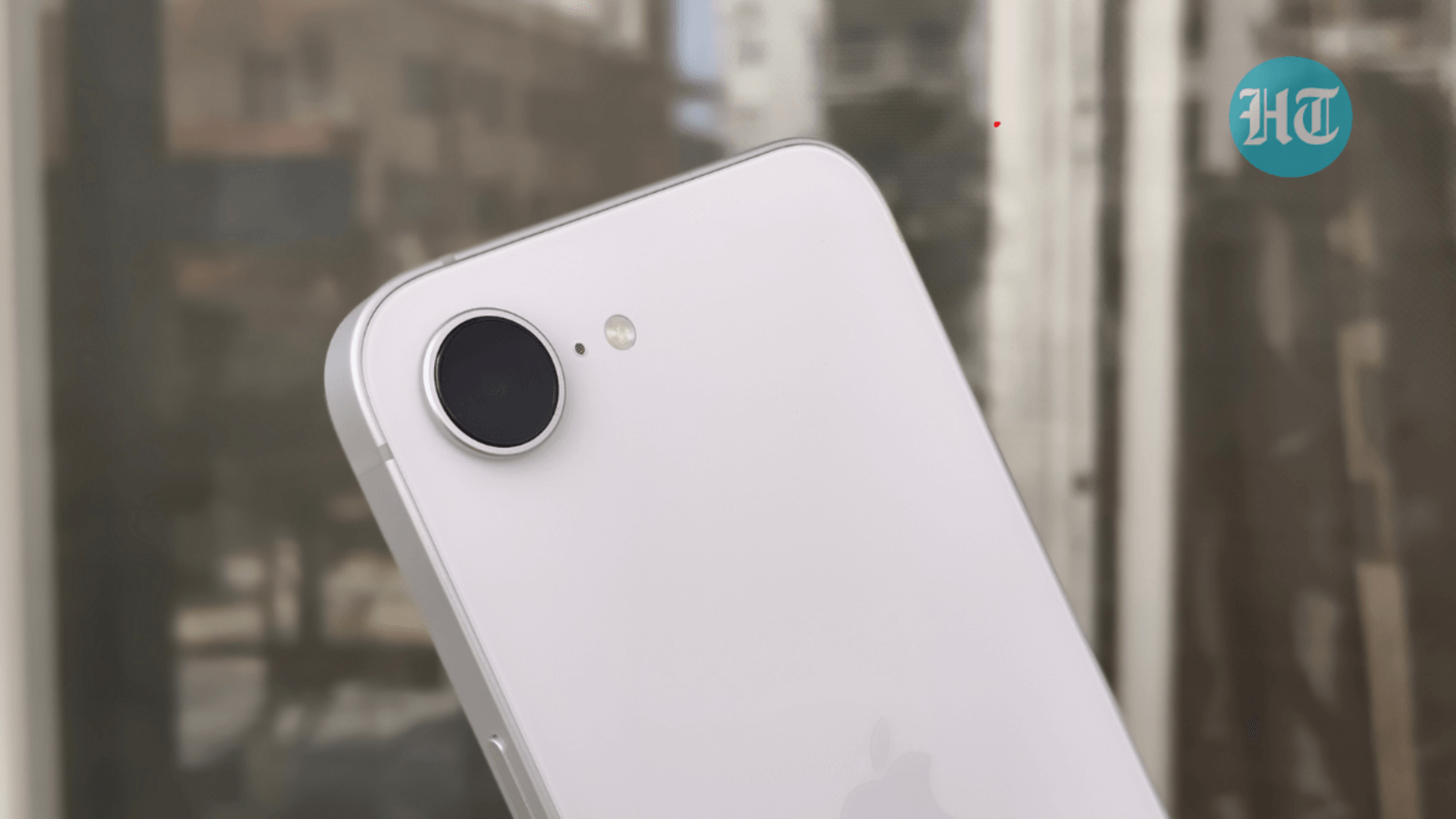 Almost 50% of new iPhone buyers are able to afford it by selling their old mobile