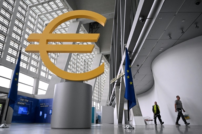 Eurozone business activity almost flat again in June