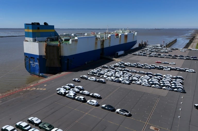 German exports to US tumble as Berlin urges quick trade deal