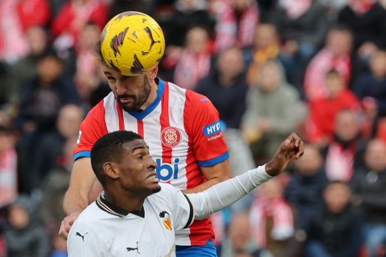 Arsenal sign Valencia defender Mosquera