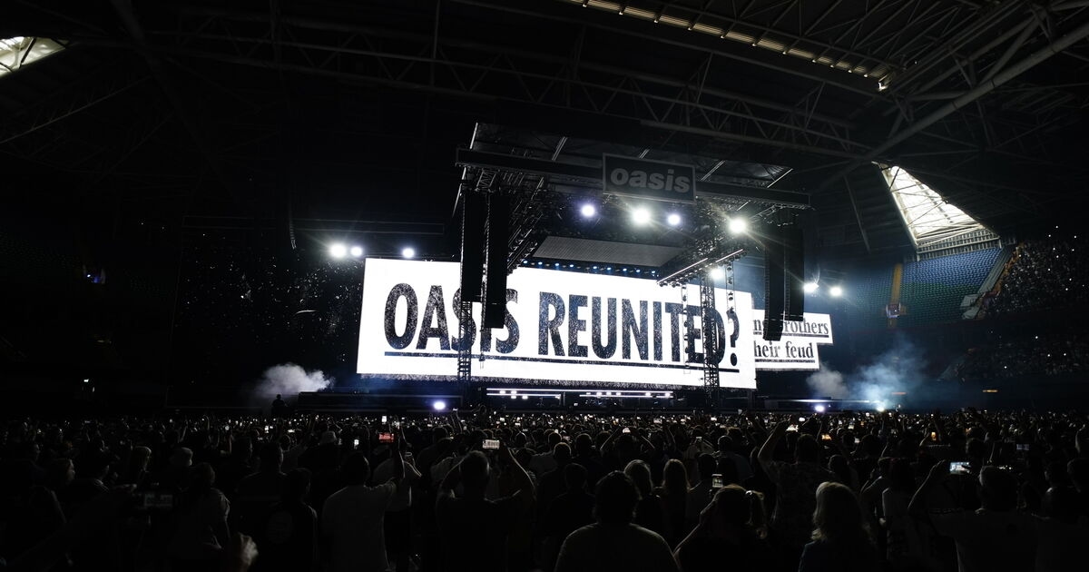 Oasis take to stage for first gig in 16 years to jumping crowd and flying cups