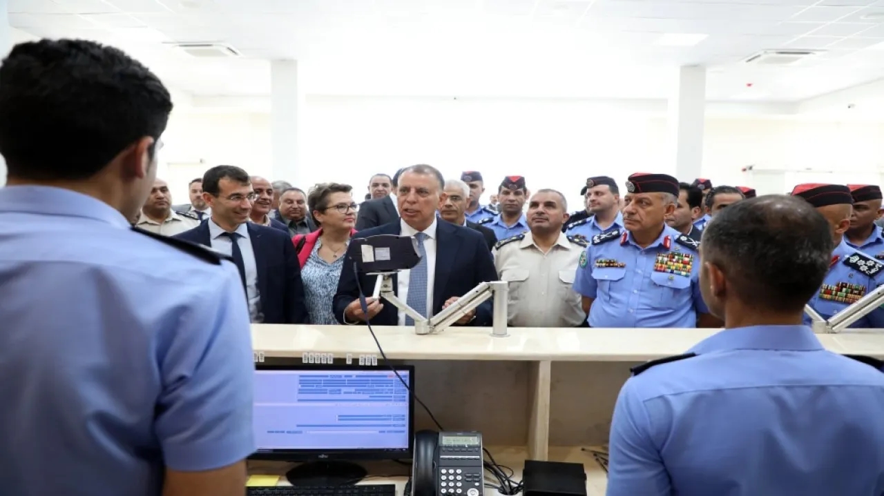 الفراية يفتتح ثلاثة مبانٍ في حدود جابر
