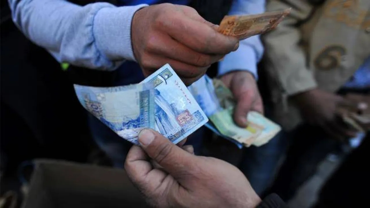 40 % من الأردنيين يستدينون مع بداية كل شهر