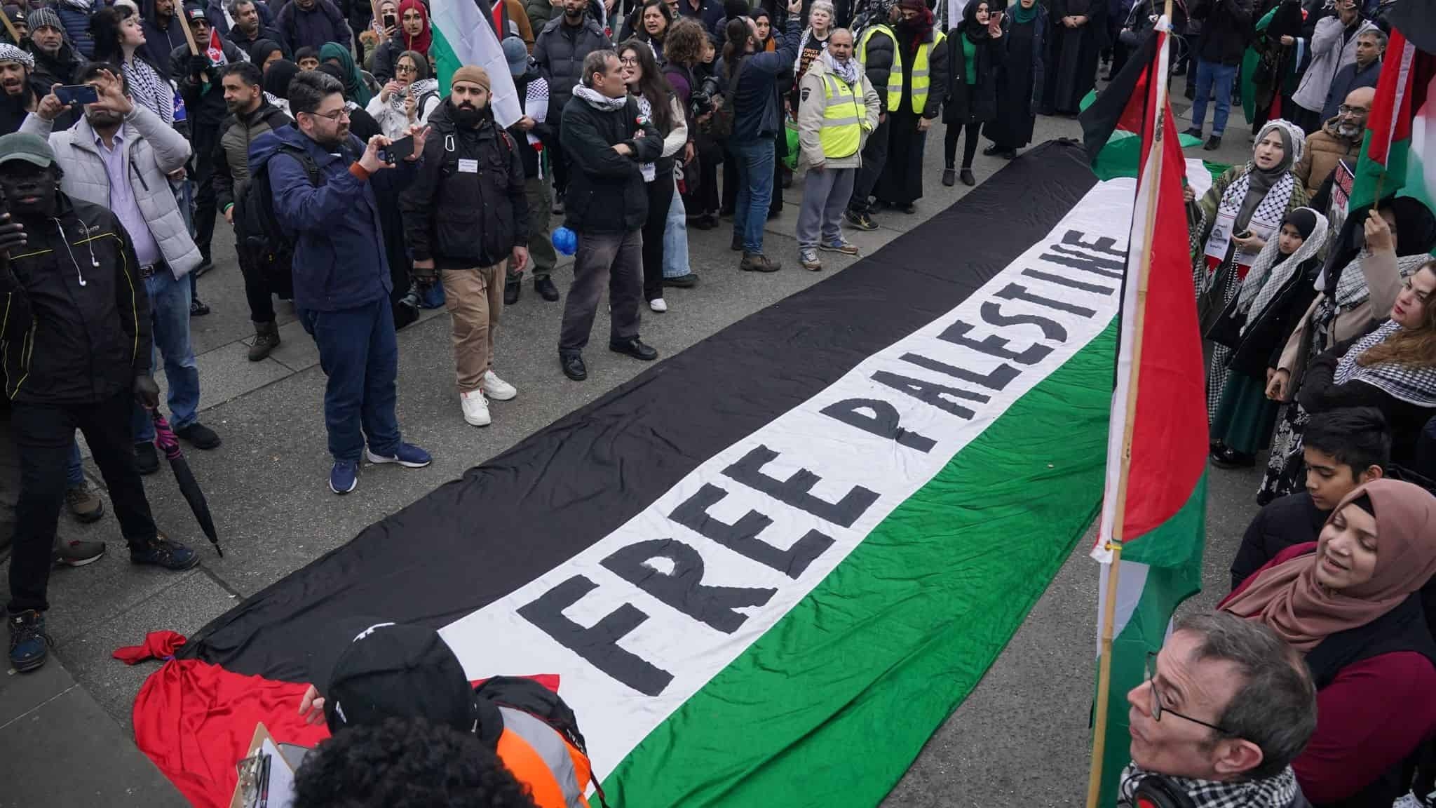 60 MPs Urge UK to Immediately Recognize Palestinian State