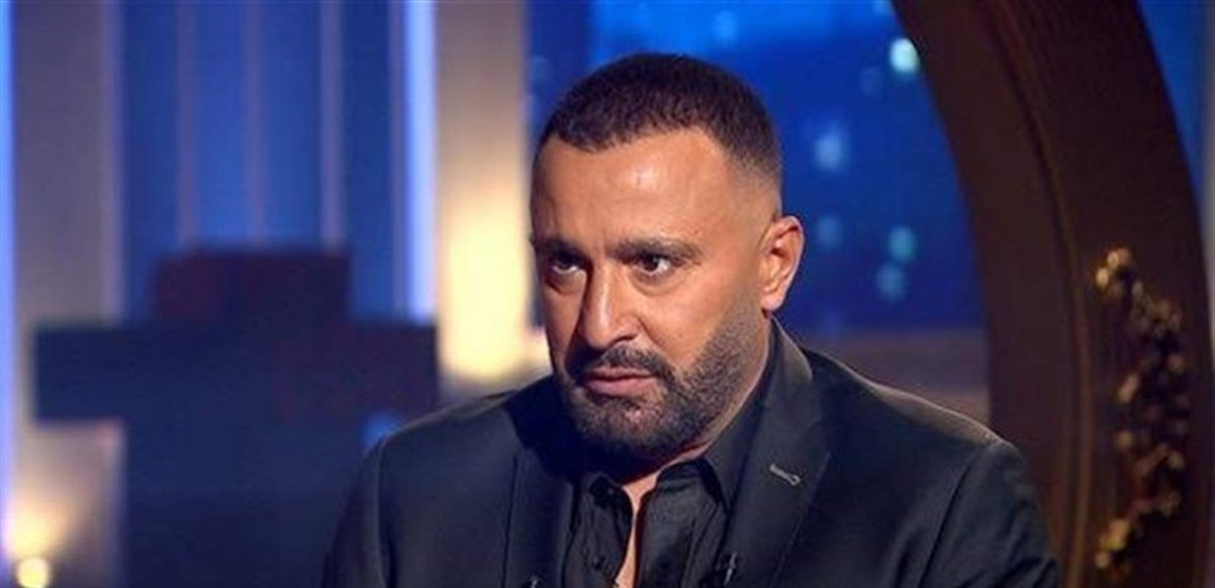 بعد اتهامات طليقته.. أحمد السقا يتجاهل قرار استدعائه للنيابة وفنان شهير يتدخل للصلح بينهماا! (فيديو)