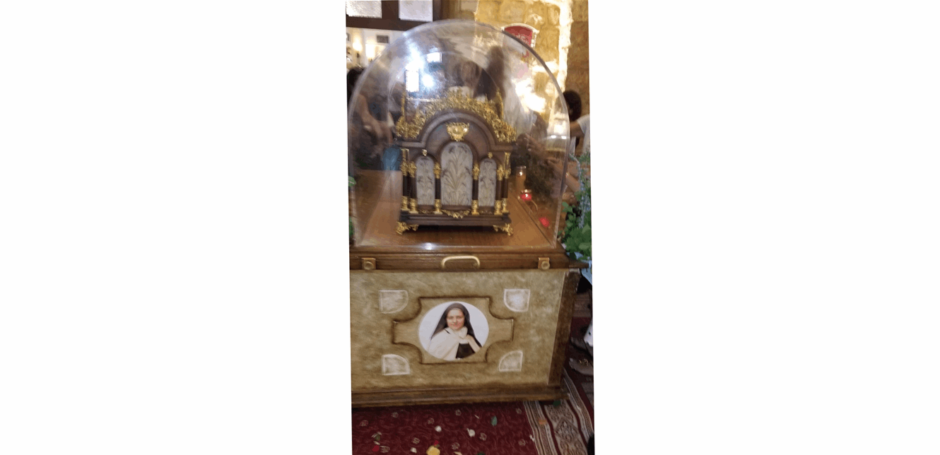 في أجواء روحية مؤثرة... ذخائر القديسة تريزيا تحلّ في رعية مار جرجس