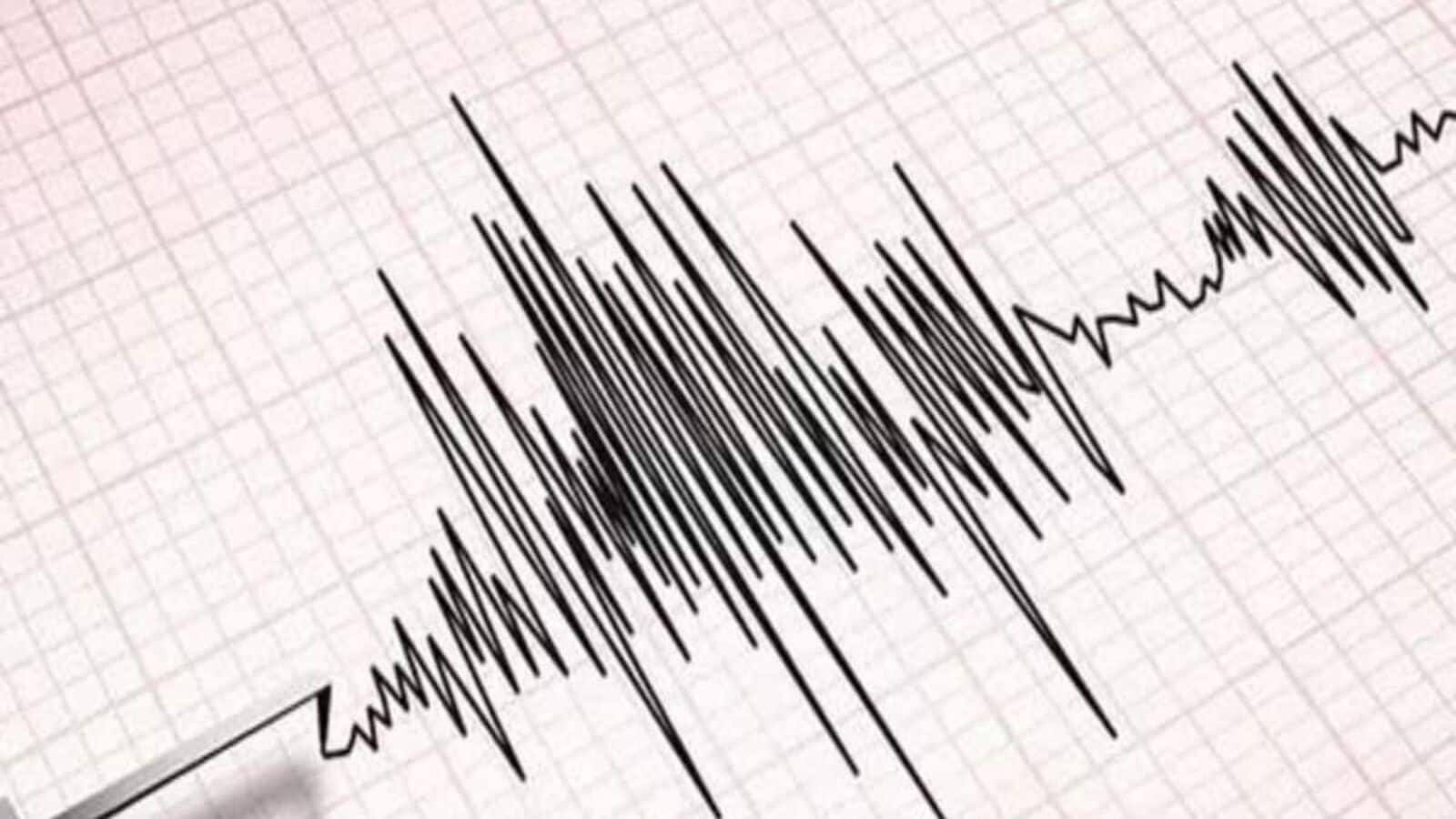 Over 470 earthquakes rattle Japanese island chain with active volcanoes